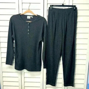Elle Macpherson 2 Piece Ribbed Lounge Set. Top - Medium Pants - Small Gray
